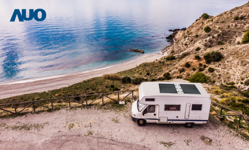 「可撓輕量化太陽光電板SunCurva」使用輕量特殊耐候型複合板取代傳統太陽能板的玻璃前板，不僅降低70%重量，每米平方僅3Kg；具有抗衝擊性能及通過電磁相容性測試，可應用於交通運輸工具，如露營車、遊艇等